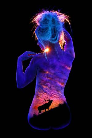 Glow Body Paint Porn - I Paint â€œBodyscapesâ€ That Glow Under Black Light