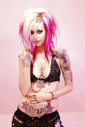 Gothic Tattoo Girls - Sizzling hot girl with pastel hair