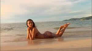 dailymotion sex on the beach - 2009 SI Swimsuit Behind-the-Scenes- Irina Shayk becomes the canvas in this  video - Video Dailymotion - XVIDEOS.COM