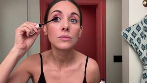 Alison Angel Sleeping Sex - Watch Alison Brie's Guide to Post-Workout Skin Care and Date Night Makeup |  Beauty Secrets | Vogue