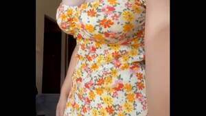 big tit flowers - La TÃ­a del big natural tits with a flower dress - XVIDEOS.COM