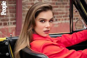 Hot Ebony Car Sex - Hailee Steinfeld Has Officially Left Her Comfort Zone