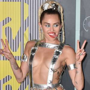 Miley Cyrus Porn Fucking - Miley Cyrus Wrote a Think Piece on Her Instagram Account