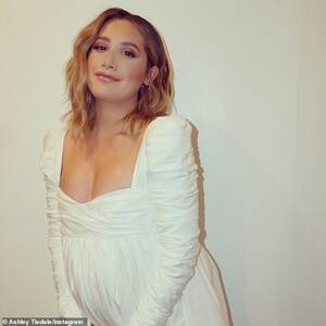 Jennifer Ashley Tisdale Porn - Pregnant Ashley Tisdale goes nude in mirror snap as she showcases her  growing baby bump | Daily Mail Online