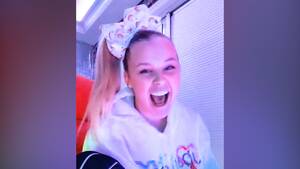 Jojo Siwa Has Sex - JoJo Siwa shuts down hater after coming out announcement | CNN