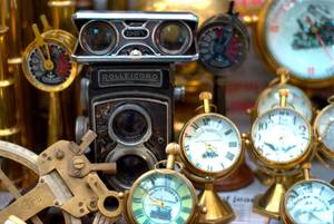 Antique & Vintage Bdsm Porn - File:Antiques being sold on Colaba Causeway.jpg