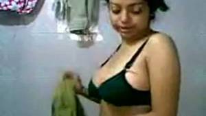 Bangladeshi Girl - Bangladeshi Sexy girl caught by servant