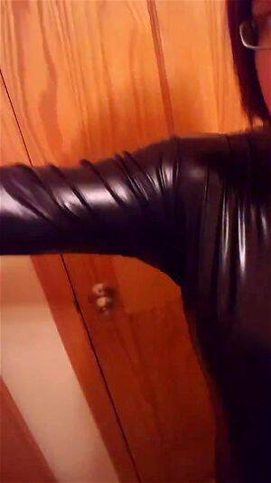 Fat Leather Porn - Watch XL Leather catsuit - Fat, Leather, Leather Catsuit Porn - SpankBang