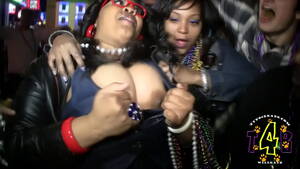 ebony mardi gras sex - Tit Flashing during Mardi Gras in New Orleans - XNXX.COM