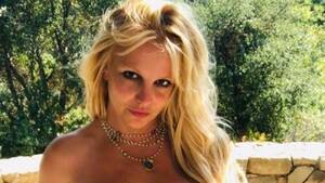 Britney Spears Naked Porn - Britney Spears is back with another totally naked photo