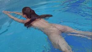 mature saggy tits in a pool - Big bouncy booty and saggy tits - XNXX.COM