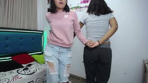 Amigas Lesbianas - Dos amigas lesbianas bailando se calientan tanto que terminan follando -  XNXX.COM