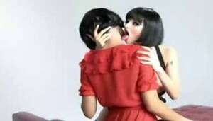 2 Girls Kissing 1 Guy - Giyu