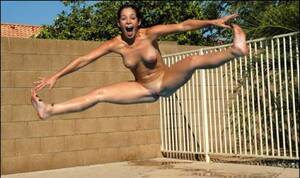 naked jumping - Naked Girls in a Jump - 52 porn photo