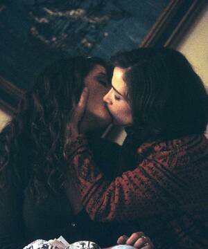 Disney Lesbian Kiss - Evolution Of Gay Kisses On TV - Shows That Broke Ground