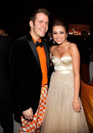 miley cyrus concert upskirt - Perez Hilton Facing Jail For Miley Cyrus Upskirt Photo? | HuffPost  Entertainment