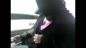 arab sex in car - ARABIAN CAR SEX WITH WOMEN - XVIDEOS.COM