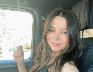 Miranda Cosgrove Naked Having Sex - Miranda Cosgrove defended by fans after brutal roasting over sobriety |  Metro News