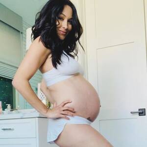 Brie Bella Nude Porn - Hannah Ann Sluss Gushes Over Pregnant Brie Bella's Nearly-Nude Photo