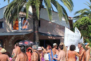 french nudist colonies videos - On French Island, Nudists Rebuff Clothing Rules - WSJ