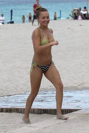 hayden panettiere upskirt no panties - Hayden Panettiere tattoo vanishing sexy bikini body: Spot the difference -  Irish Mirror Online