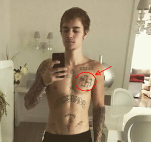 Justin Bieber Tits - Ultimate Bromance: Justin Bieber Tattoos Nick Jonas' Face On His Chest |  GayBuzzer