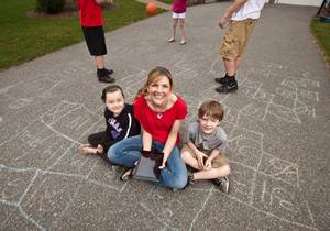 Fake Toddler Porn - Patti Thomson, seated with two of her five children, Leah, 8, and Kevin, 6,  relies on a Mobicip mobile Web browser to block content.