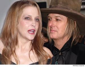 lisa marie bang boat interracial - Lisa Marie Presley has to ante up $100,000 to her estranged husband ... a  particularly difficult task since she says she's flat broke.