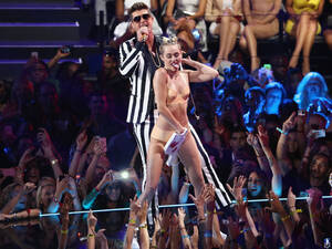 20 Years Old Miley Cyrus Porn - Miley Cyrus' booty-shaking VMA performance gets quite the reaction - CBS  News