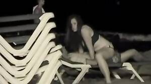 night beach voyeur - Night sex on a public beach with the girl on top | voyeurstyle.com