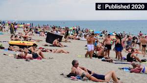 france naturist beach sex - Bare Breasts on French Beaches? You Can, Despite Police Warnings - The New  York Times