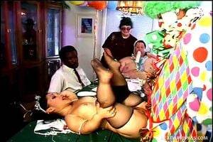 Midget Clown Porn - Watch Bridget the Midget fucks a clown - Pussy, Clown, Midget Porn -  SpankBang