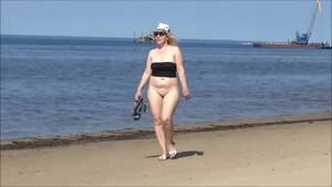 big butts walking nude on beach - Big ass on the beach - XVIDEOS.COM