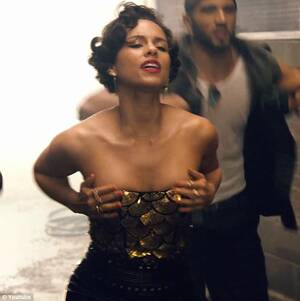 Alicia Keys Sex Porn - Alicia Keys shows off her physique in low cut golden bustier in New Day  video | Daily Mail Online