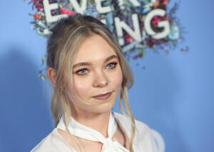 Disfigured Girls Sex Videos - Taylor Hickson Sues Producers Over Disfiguring Facial Injury On 'Ghostland'  Set â€“ Deadline