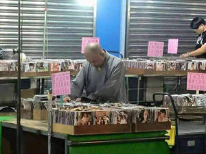 Buddhist Nun Porn - ... â€œmonks buy AV, nuns buy LVâ€, in reference to an apparent monk (pictured  below) who was recently photographed flipping through stacks of porn in  Taiwan.