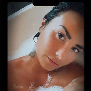 Best Demi Lovato Porn - Demi Lovato Says They Feel the 'Sexiest' in the Bathtub Without Makeup