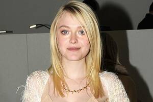 Dakota Fanning Porn Facial - Dakota Fanning Shows Off Sexy Cleavage [PHOTOS]