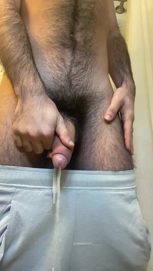 Hairy Gay Piss Porn - Hairy dude pissing - ThisVid.com