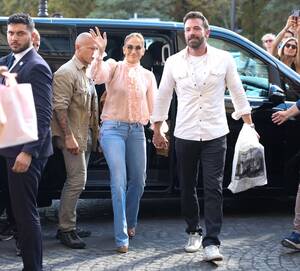 Close Pussy Tight Ups Wet Jennifer Lopez - J Lo's Pink Pussy-Bow Blouse With Ben Affleck on Honeymoon | POPSUGAR  Fashion