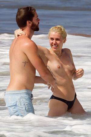 miley cyrus naked boobs beach - Miley Cyrus TOPLESS Candids from Hawaii | MOTHERLESS.COM â„¢