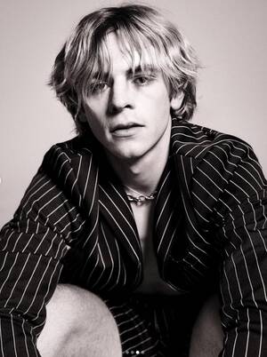 Austin And Ally Porn Captions - Ross Lynch - News - IMDb