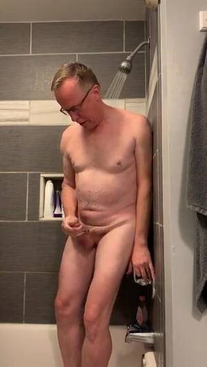 dad shower - What your dad does in the shower - ThisVid.com