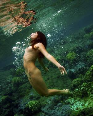 india girl nude underwater - Nude Women Underwater - 66 photos