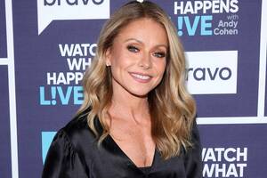 kelly ripa upskirt no panties - Kelly Ripa Jokes That Her Bras Are All Function, No Fashion