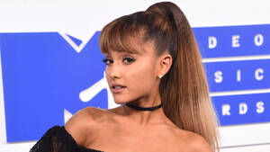 Ariana Grande Ponytail Porn - Ariana Grande Tweets About Mac Miller Fan Encounter: I Felt Sick