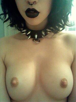 Goth Girl Tits - Goth Boobs Foto Porno - EPORNER