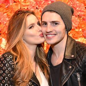 Bella Thorne Lesbian - Bella Thorne Comes Out as Bisexual Following Split From Gregg Sulkin - Life  & Style