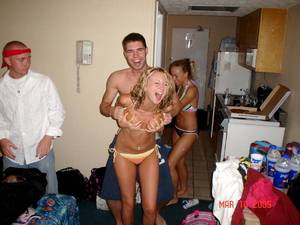 homemade public exposure - enf-cmnf-reluctant-public-nudity-photos-16