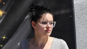 Ariel Winter Porn Facial - Ariel Winter Without Makeup: Actress Runs Errands in L.A. Barefaced